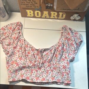 Hollister White and Red Puff Sleeve Crop Top